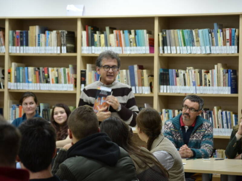 Yolanda Aldón regresa a España cargada de éxito tras la presentación de su último libro en la universidad de Stefano Cel Mare de Suceava (Rumanía)