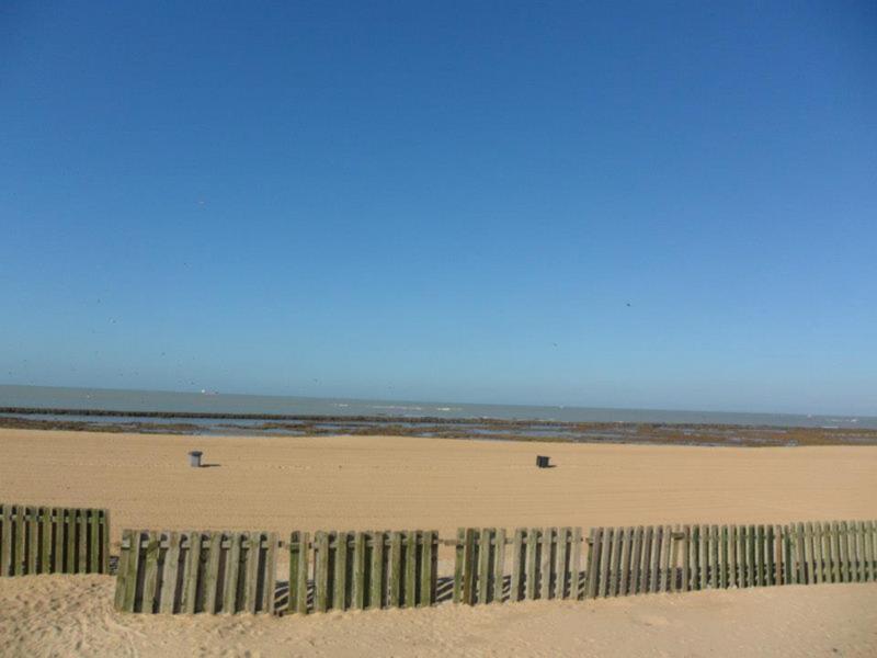 Playas coloca 200 metros de retenedores en punta de Montijo para proteger la zona de los temporales(Chipiona) 