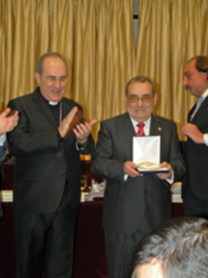  Sevilla.El Ateneo reconoció la labor de Caritas Diocesana con  la medalla de Oro  de su instituición.