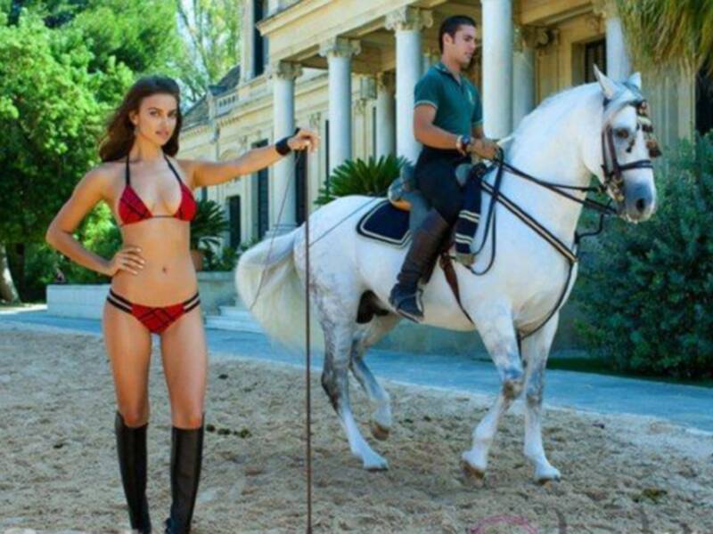 Irina Shayk, la novia de Cristiano Ronaldo, conquista Sevilla para el calendario de Sports Illustrated