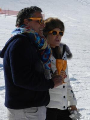Carmen Lomana se divierte y olvida de su separación esquiando en Sierra Nevada