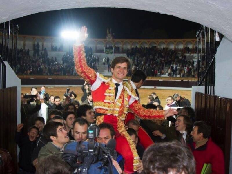 El Juli reaparece en Olivenza y sale por la puerta grande