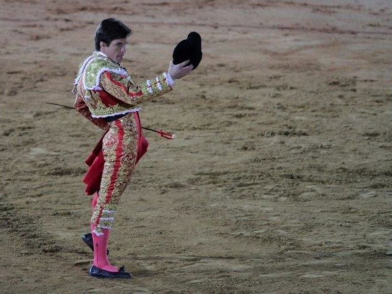 El Juli reaparece en Olivenza y sale por la puerta grande