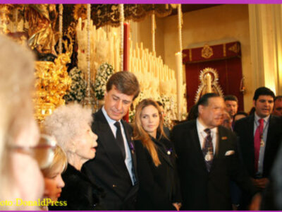 Jueves Santo  en la Hdad. Sacramental Los Gitanos, la Excma. Sra. Duquesa de Alba, acudió un año más a visitar los pasos en su Santuario.