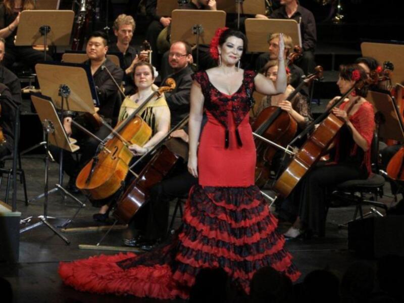 Sensacional Erika Leiva en el concierto de feria del Teatro Maestranza con la orquesta sinfónica de Sevilla 
