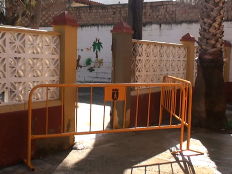 Educación y Servicios Municipales reparan desperfectos ocasionados por el temporal en el Colegio Lapachar(Chipiona)