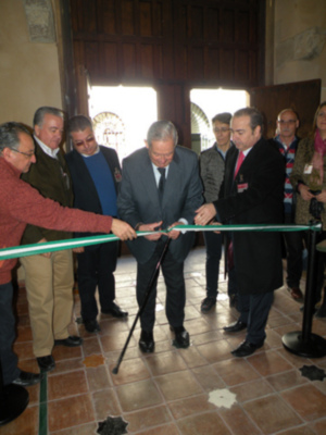 Sevilla.El Hermano Mayor de la Macarena inauguro la muestra cofrade Expo Sacro 2014