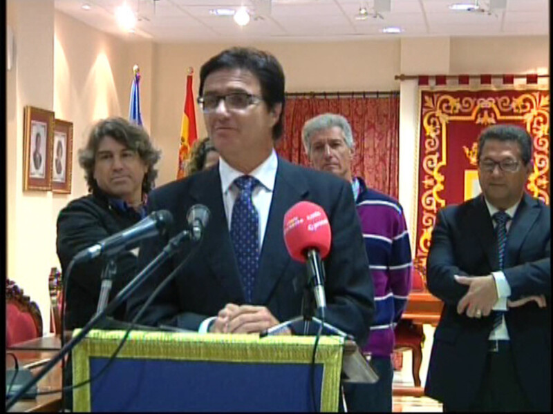 El Ayuntamiento de Chipiona presenta al pregonero y el cartel oficial de la Semana Santa 2014
