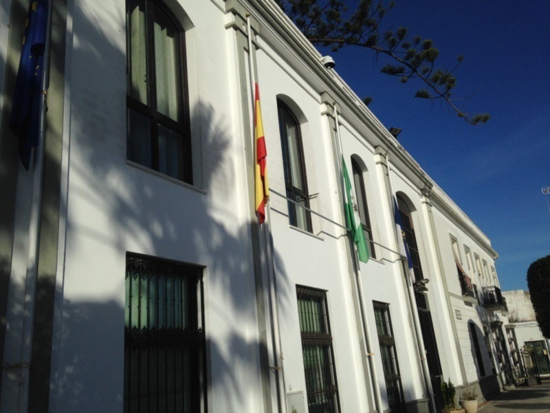 El Ayuntamiento de Chipiona se suma a los tres días de luto oficial decretados por el fallecimiento del ex-presidente Suarez 