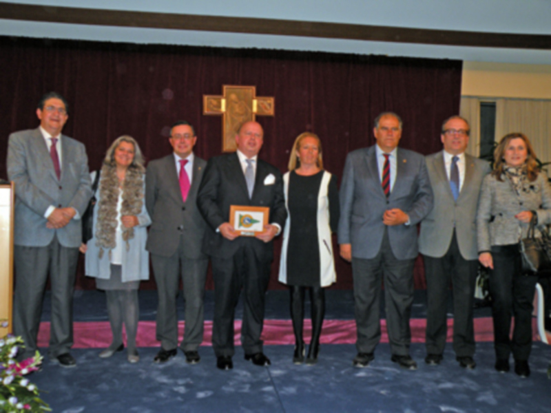 Sevilla. El Hermano Mayor del Santo Entierro pregono su Semana Santa en el club Náutico.