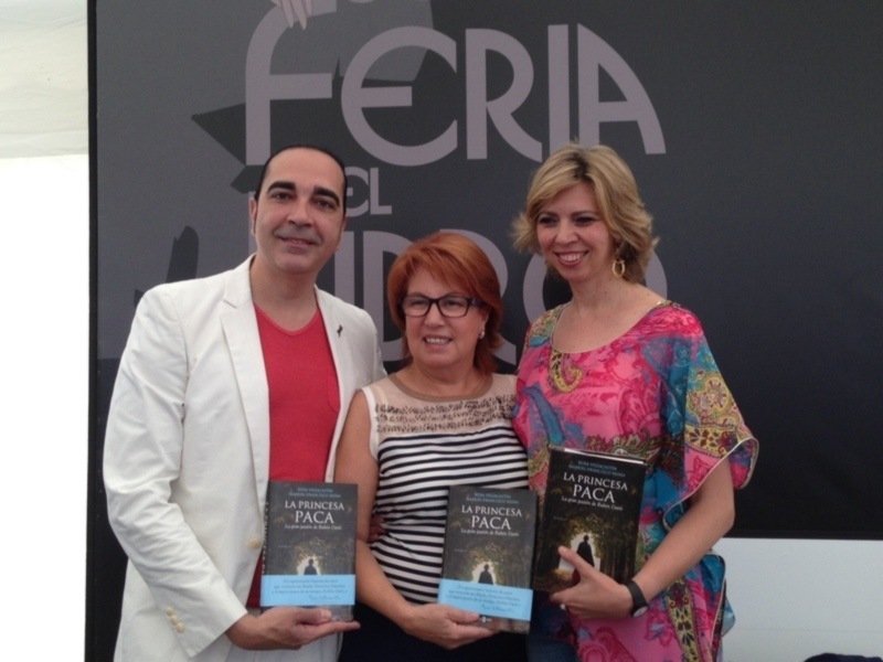 VIDEO MARINA BERNAL PRESENTO A ROSA VILLACASTÍN  LA PRINCESA PACA EN LA ÚLTIMA JORNADA DE LA FERIA DEL LIBRO SEVILLA