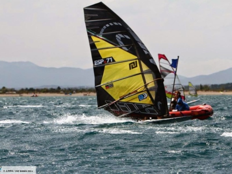 Fernando Martínez del Cerro se corona en el Circuito Español de Funboard