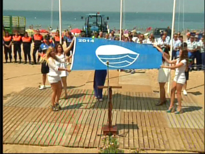 Chipiona abrió la temporada de playas con el mayor número de banderas azules de su historia