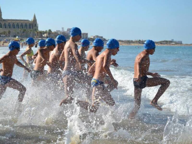 Carlos Brenes e Irene Peinado vencen en una Travesía Picoco-Playa de Regla donde destaca la jovencísima Laura Benítez