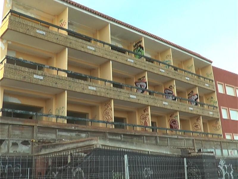 Rafael Naval se congratula de que la propietaria del Hotel Cruz del Mar atienda la petición municipal de adecentarlo y cerrar su exterior 