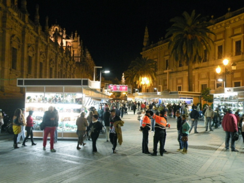 Sevilla.Con 14 expositores y 30 puesto de ventas se abrió la Feria de Belenes de la Capital Hispalense