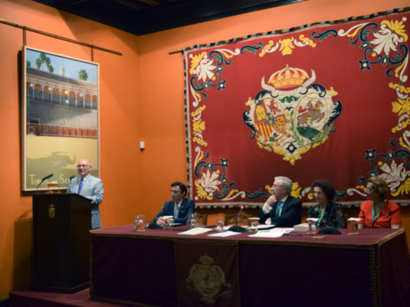 Sevilla.Sevillanísimo el pregón taurino de Vicente Flores Luque en el curso de ?Temas sevillano?