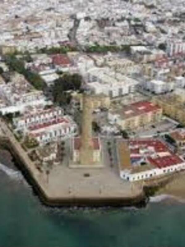 Chipiona (Cádiz) .EL CURSO DE ?TEMAS SEVILLANOS? CELEBRA EN CHIPIONA SU NUEVO CICLO DE VERANO.