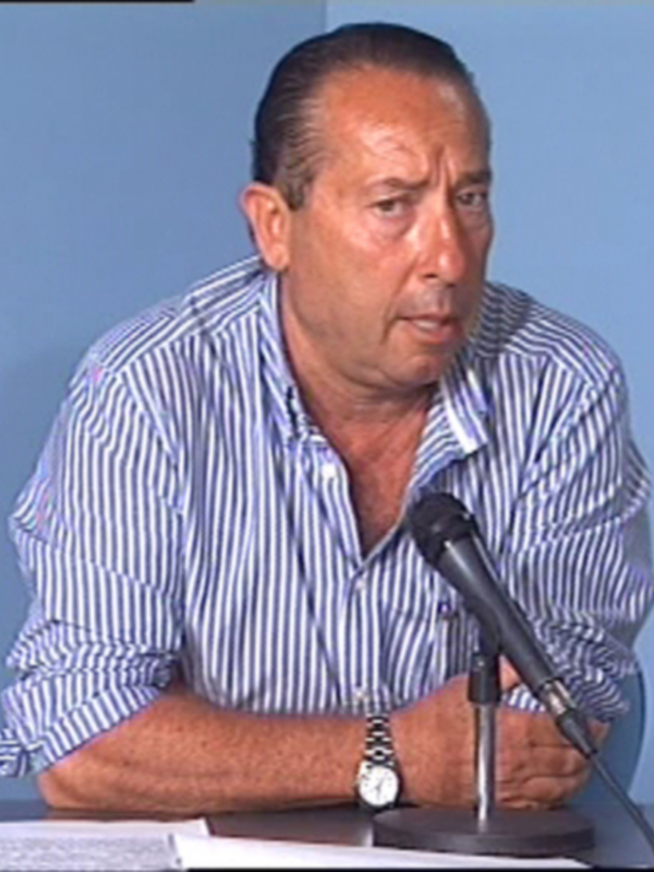 César Florido muy satisfecho con el premio recibido a su Moscatel de Pasas en la tercera edición del concurso Catatalentos. 