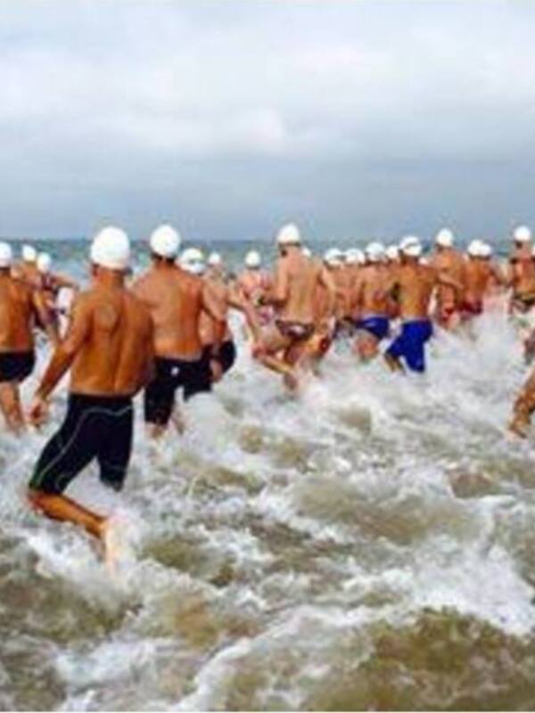 Espectacularidad y rotundo éxito de participación en la décima Travesía a nado Picoco-Playa de Regla