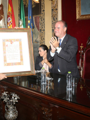 Antequera distingue a Antonio Montiel y Kiti Mánver con el título de Hijos Predilectos