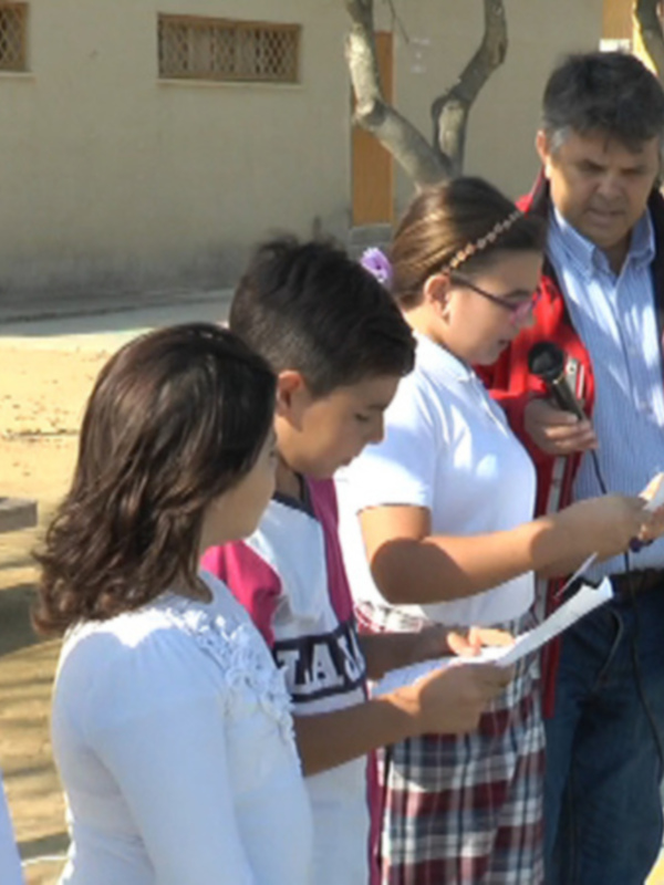 Alumnos del Colegio Príncipe Felipe conmemoran el Día de las Víctimas de Accidentes de Tráfico con un manifiesto y suelta de palomas