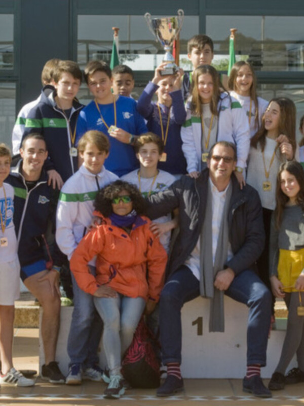 El Trofeo Interclubes de piragüismo vuelve a quedarse en el Náutico 