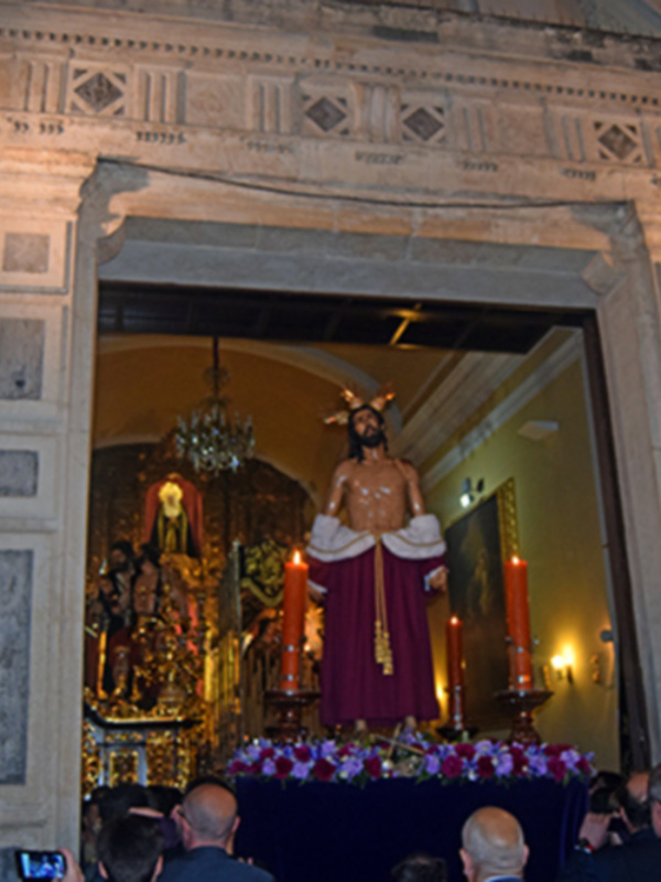 La imagen de Jesús Despojado en Viacrucis por el barrio sevillano de Molviedro.
