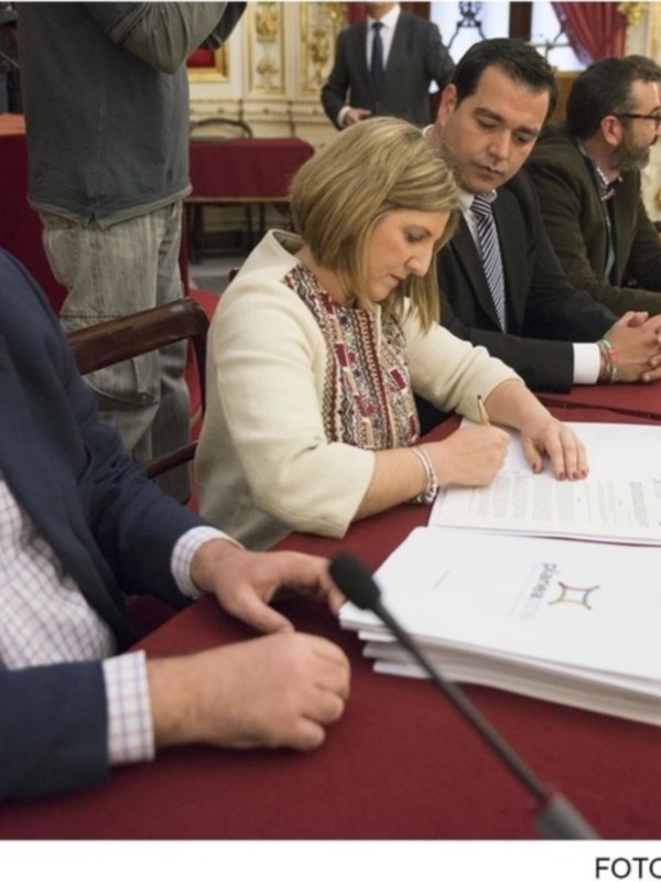 Estefanía Jurado firma en Diputación el convenio del Plan de Fomento y Promoción Cultural del ente provincial