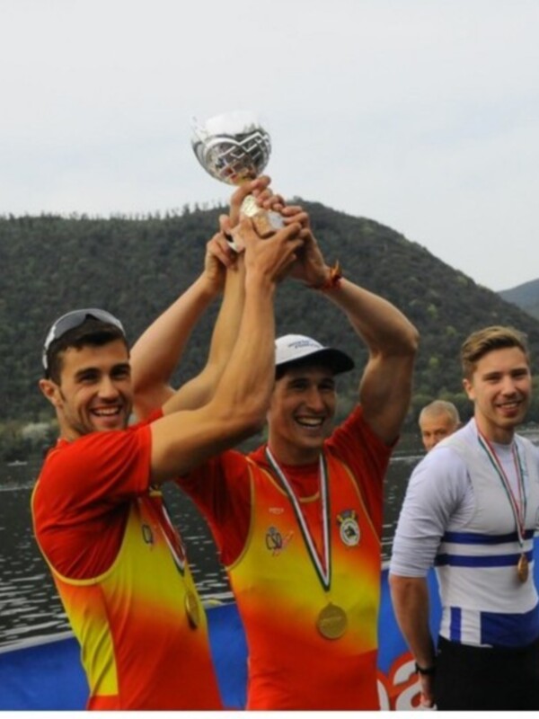 Álvaro Romero, doble campeón del Memorial Paolo D'Aloja de remo