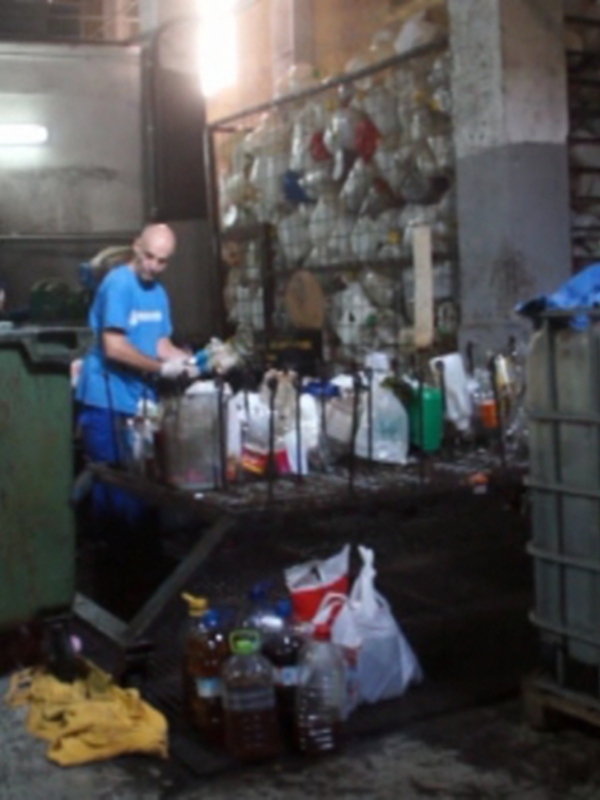 Madre Coraje  recoge 6530 kilos de ropa y calzado y 848 litros de aceite usado en el primer trimestre de 2016(Chipiona)