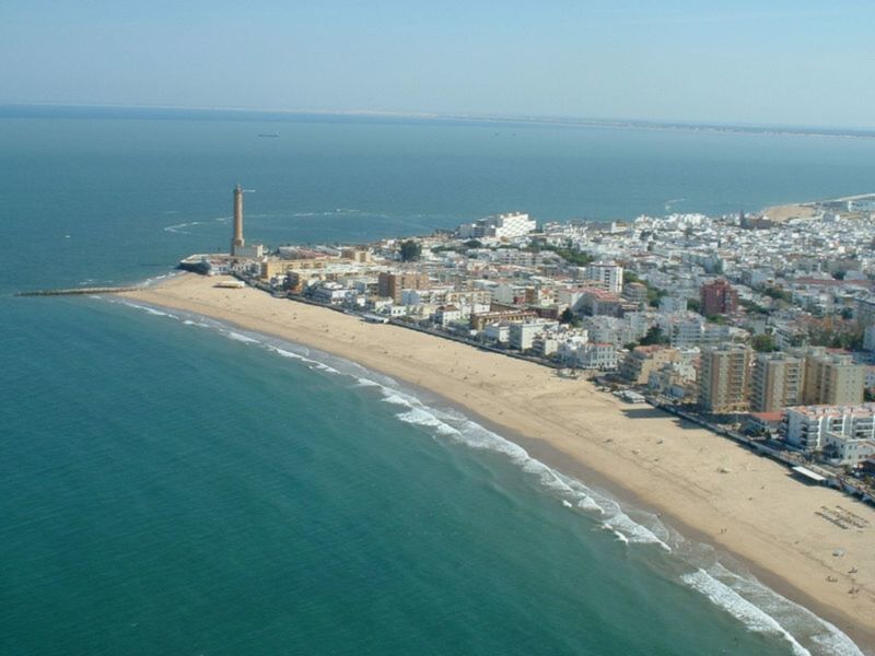 La mesa de playas acuerda que varios módulos volverán a la zona del Monumento de la Luz(Chipiona).
