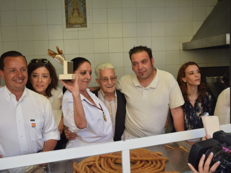 Nos dejó el puesto de churro del Arco del Postigo de Sevilla