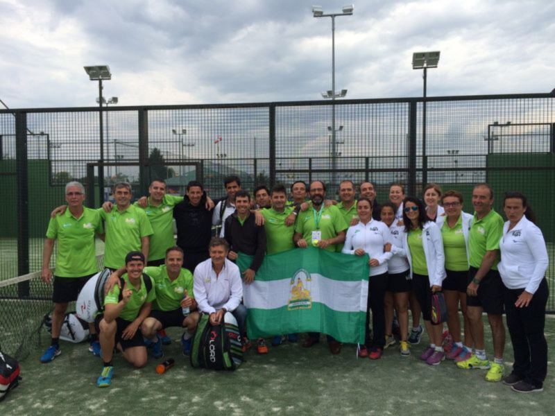 La selección andaluza de veteranos de pádel, campeona de España y a Primera Categoría