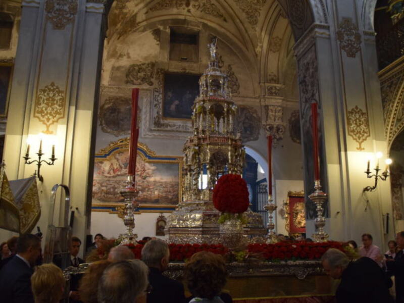 La parroquia sevillana de la Magdalena, celebro su anual Corpus Christi.