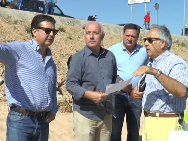 Puertos de Andalucía, Costas y Ayuntamiento constatan la buena calidad de la arena del dragado que regenera la playa de Micaela 