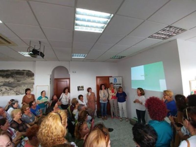 Centro Vita concita el apoyo de la presidenta de la Diputación en una acto al que se sumaron más de trescientas personas(Chipiona)   