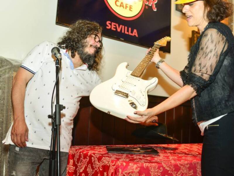 Hard Rock Cafe Sevilla presenta la Memorabilia de los artistas más emblemáticos del mundo