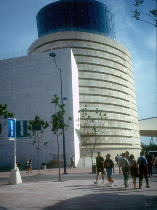 Pabellones y edificios de la Exposición Universal  (1992) existentes en 2016 en la calle José de Gálvez.