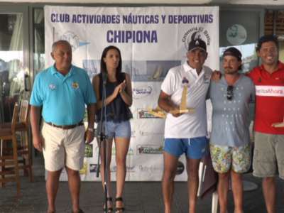 Santiago Nieto y Rafael Martín-Prat con Adrian Patrón, se proclaman campeones autonómicos de Catamarán en aguas de Chipiona