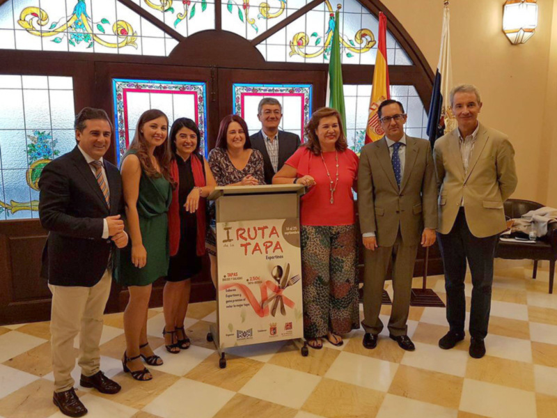 La Plaza de Toros de Espartinas acogió ayer la presentación de la I Ruta de la Tapa de Espartinas