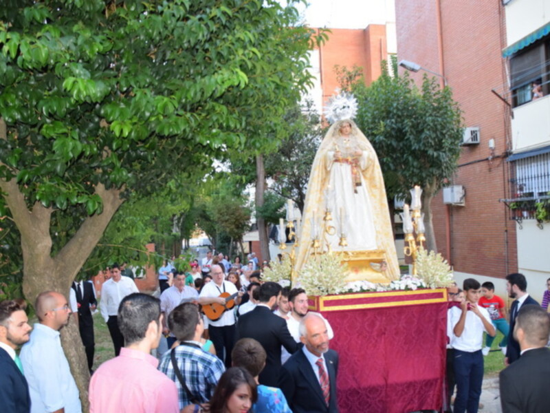 La Virgen de la Merced en rosario vespertino de la barriada de Santa Marta de Huelva