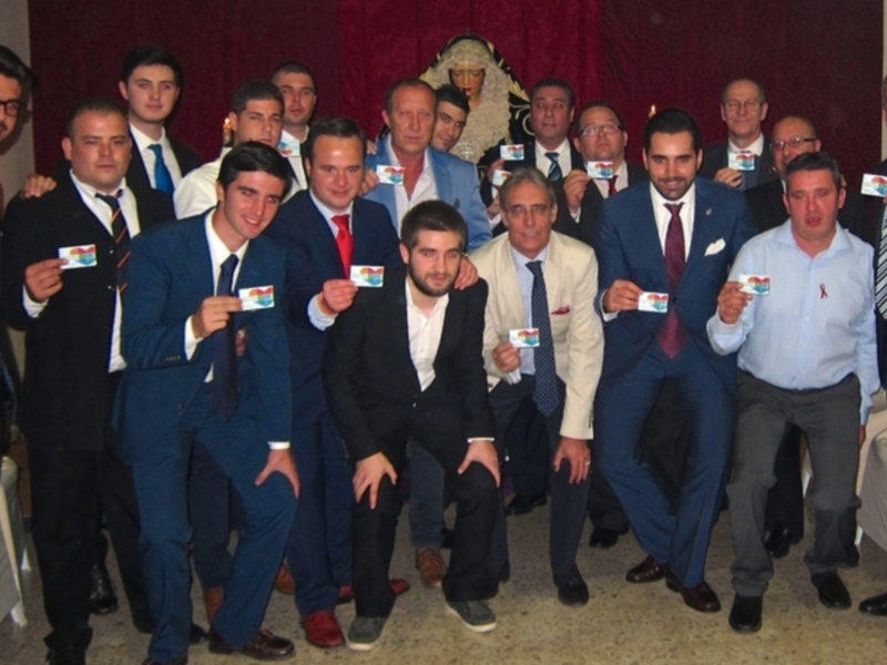 La Agrupación de fieles de María Stma de los Reyes de Amate con las donaciones de óganos