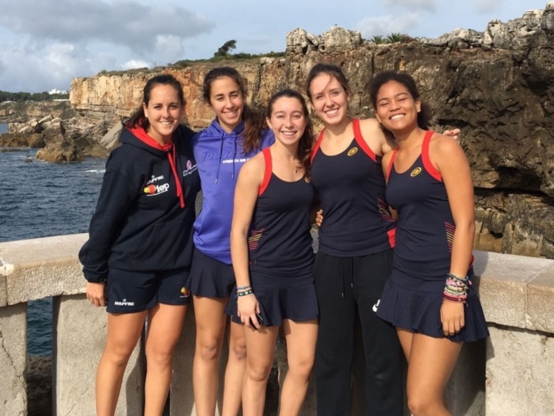 Quinteto andaluz con la selección española júnior de pádel