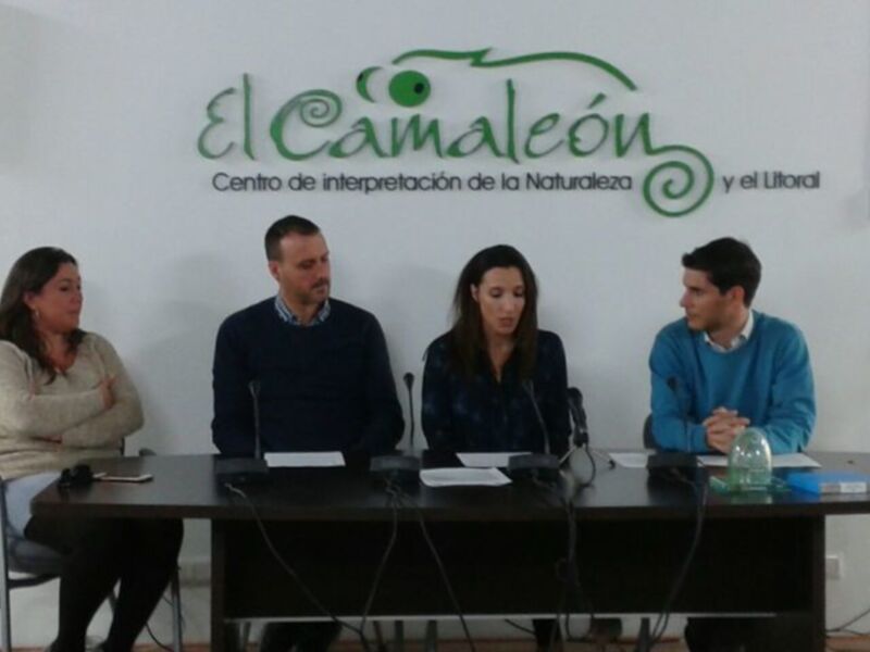 Chipiona recibe el Iglú verde de Ecovidrio al mejorar en verano en un 25 por ciento los datos de reciclado de vidrio