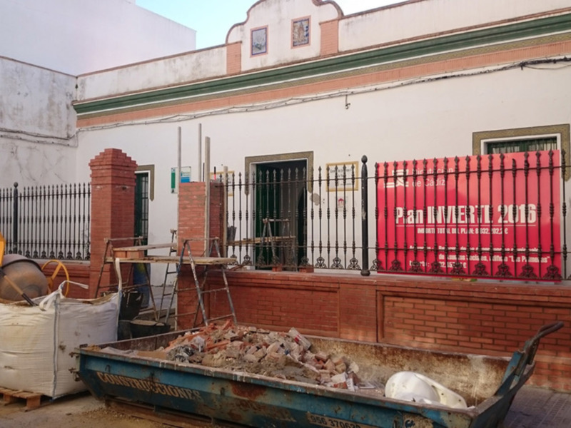 Chipiona rehabilita el edificio municipal de Las palmeras mediante el Plan Invierte de Diputación