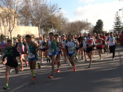 150 participantes en la marcha solidaria que se incorporaba a la histórica Carrera Día de Andalucía 28F