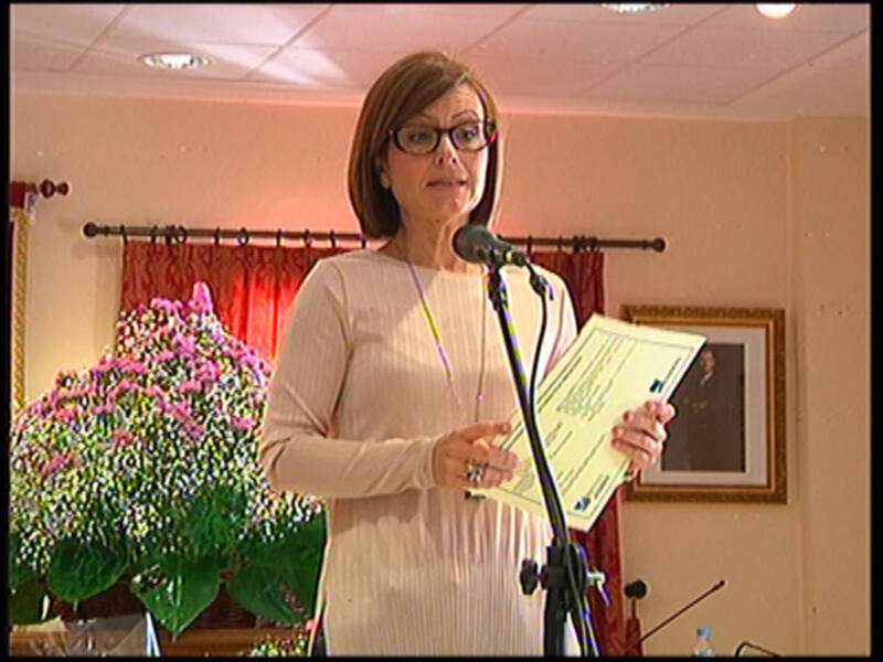 Once Personas reciben los diplomas del curso de hidroterapia y discapacidad organizado por AFANAS con el apoyo municipal
