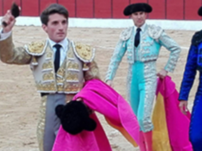 Alfonso Cadaval sale a hombros en El Burgo de Osma