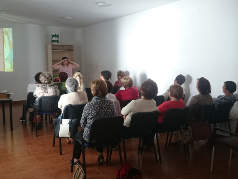 Una veintena de mayores asistieron al primer taller de promoción del envejecimiento activo que trató la educación sexual